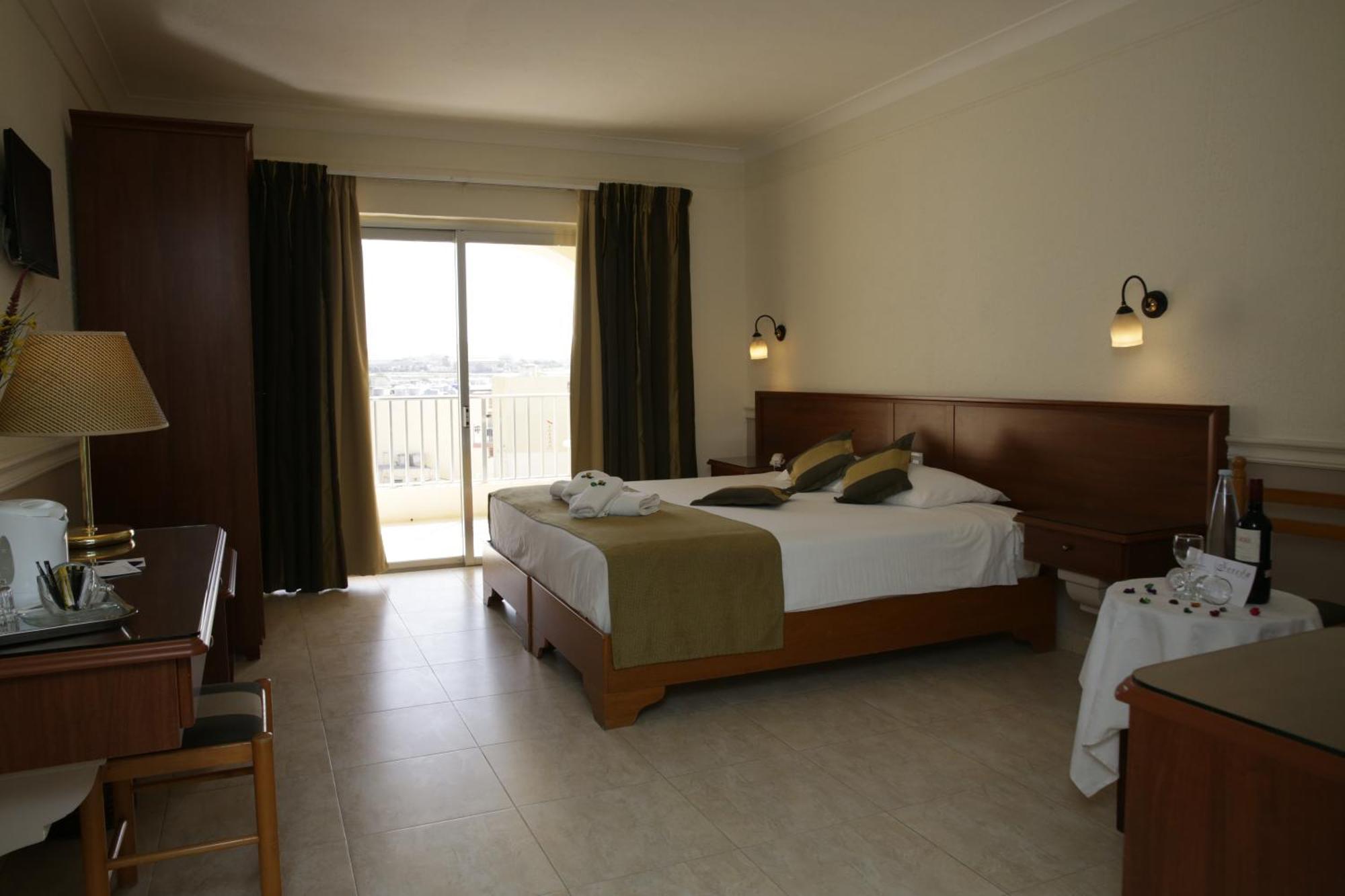 Soreda Hotel Qawra Exterior foto