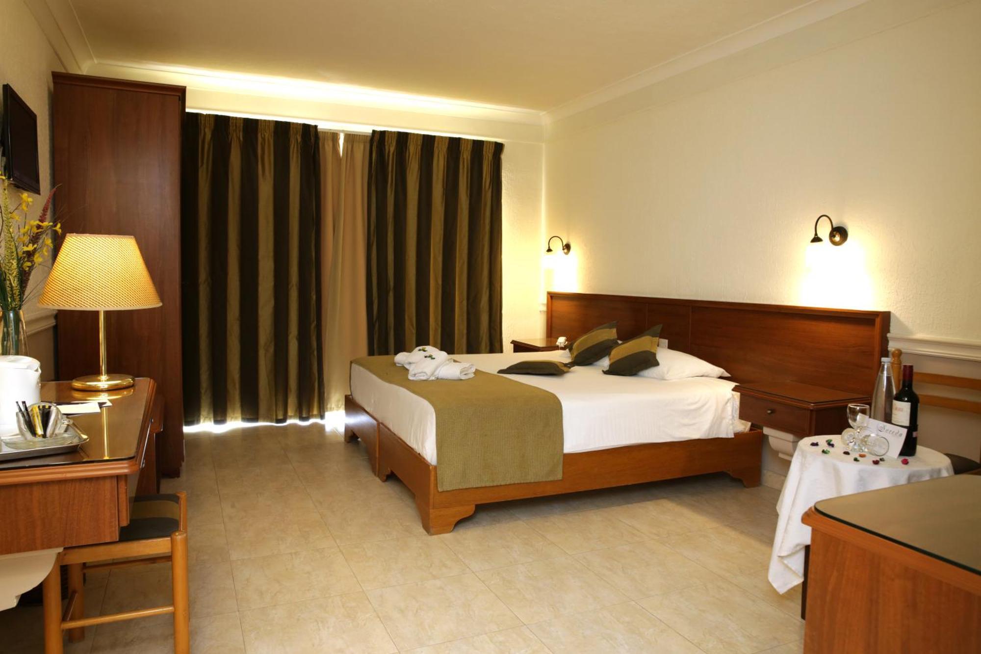Soreda Hotel Qawra Exterior foto